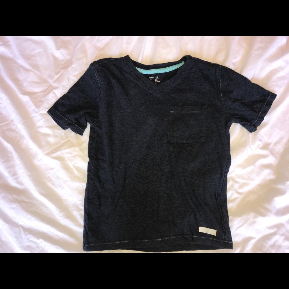 Gap Kids V Neck t-shirt!